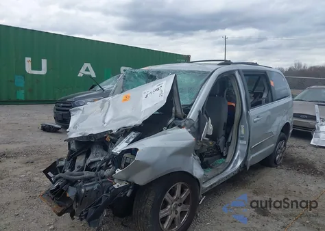 2010 Chrysler Town & Country Touring из США, поврежденный, VIN 2A4RR5D10AR501078